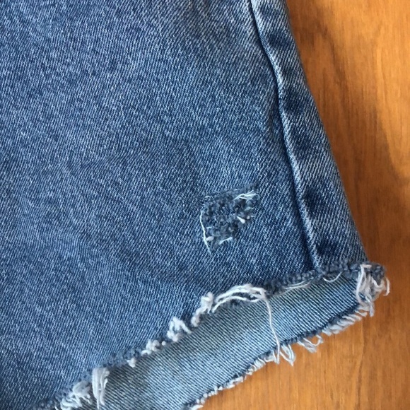 Wrangler distressed cut off blue jeans - Picture 5 of 9